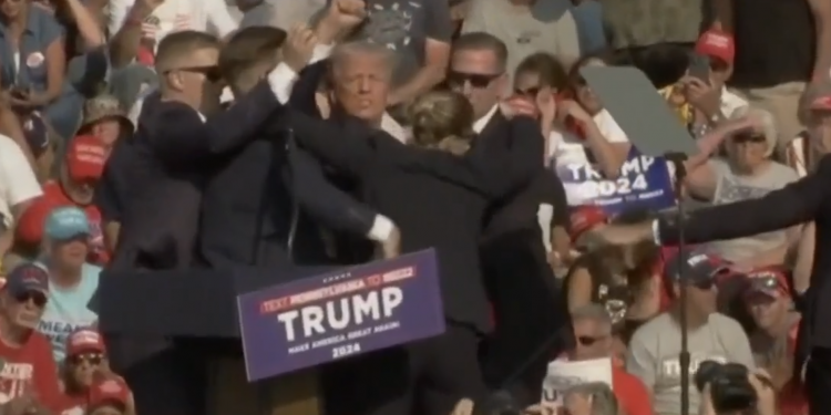 트럼프 피격 후 지지층 결집 … 전문가들 “대선승리 가능성 커”